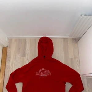 Asos ”Monaco” Design - En oversized Asos tröja med ett ”Monaco” tryck. Kvalitet 9/10. Har använts ett få tal gånger. 