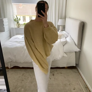 Gul stickad tröja - Gul stickad tröja från Nakd i storlek S