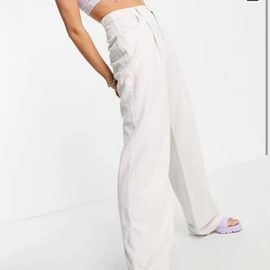 Linnebyxor - Så fina (långa!!) linnebyxor från stradivarius. Perfekt nu till våren/sommaren 🤍