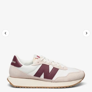 New balance 237 - New balance, modell 237. Köpta på Boozt för 699kr men aldig använda och ligger kvar i kartongen pga fel storlek. Liten i storlek. 