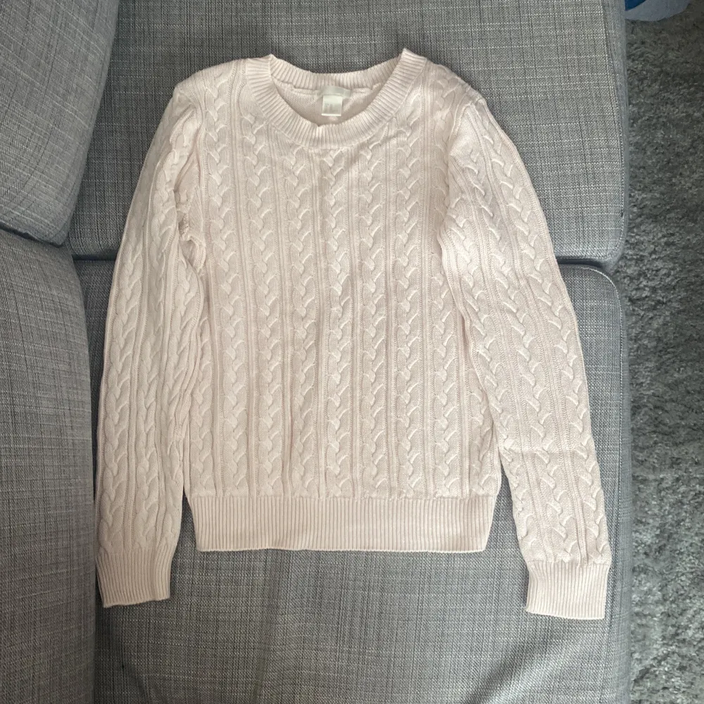 Xs, mycket ljusrosa, använd men i gott skick, lång ärm. . Neuleet.