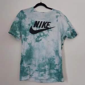 Nike Tshirt, grön tie dye. 