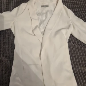 Dam kostim  - En så fin dam kostym , har endast använda en gång , från H&M