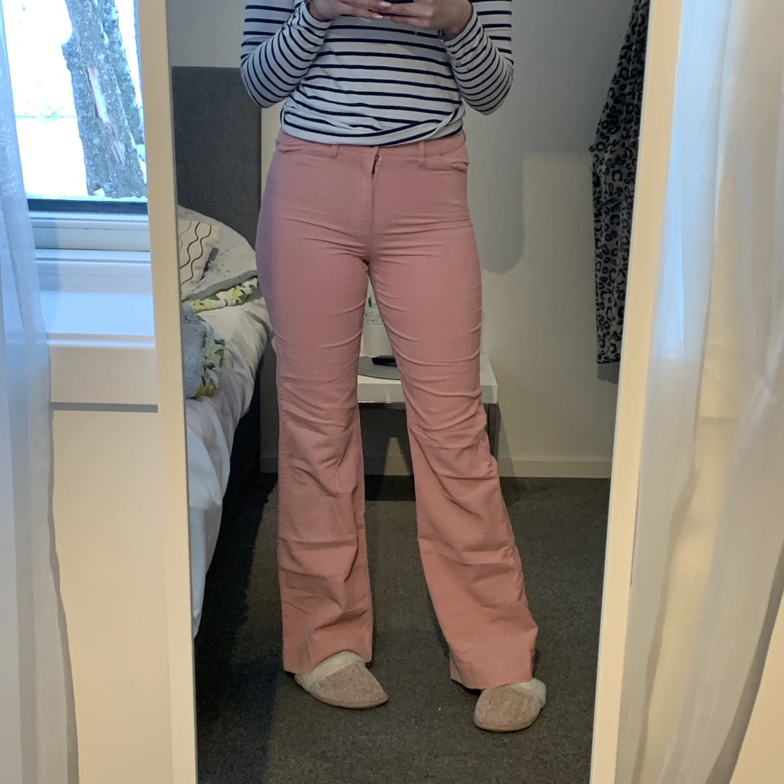 Lågmidjade bootcut jeans.