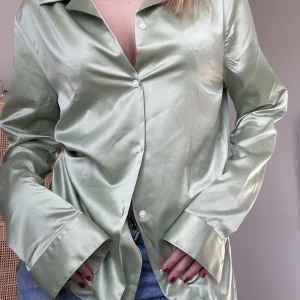 Satin skjorta - Söt mint grön satin skjorta💚 