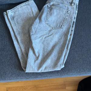Tja, säljer nu mina riktigt snygga gråa jeans från Hope! Köpta på Hope i Stockholm. Nypris 1800 kr. Cond 10/10. Använda endast ett par gånger!