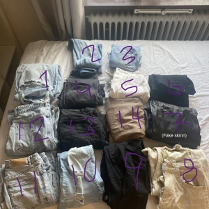 Olika byxor - Olika byxor skriv nummer på byxan du är intresserad av. Alla byxor är i olika skick, prisklasser samt storlekar.