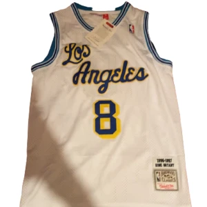 Kobe Lakers jersey  - Nba jeresy helt ny aldrig används.