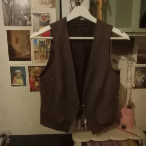 söt brun kostymväst 🦇🌞 - söt brun kostymväst 🦇🌞 i storlek Small. bra skick 