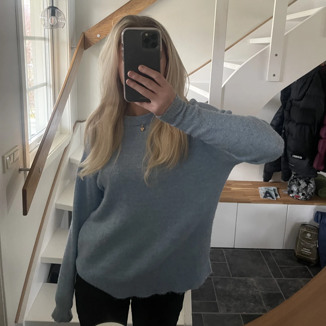 Blå stickad tröja - 90