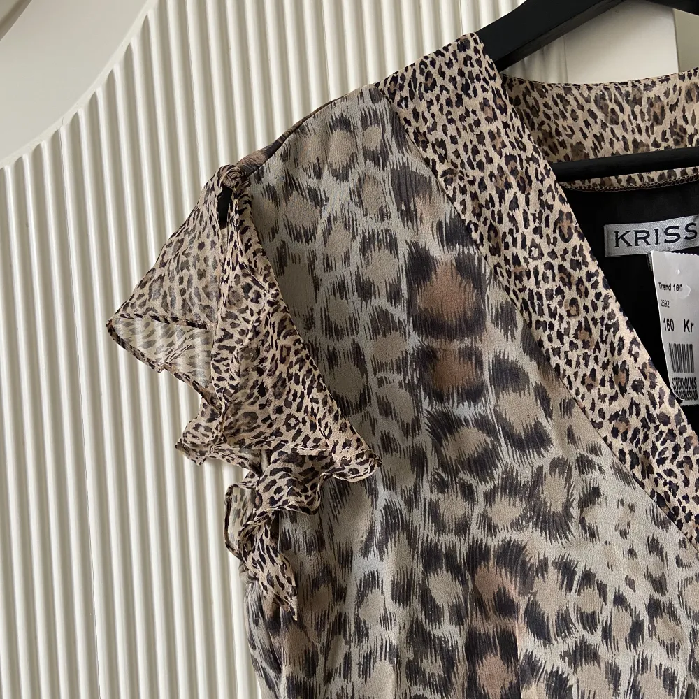 Fin blus i leopardmönster från märket Kriss❤️‍🔥köparen står för frakt . Blusar.