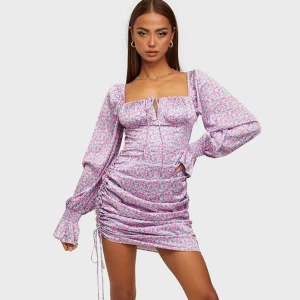 Adoore Capri dress  - Adoore Capri dress i fint skick. Endast använd 1 gång i somras. Glansigt skönt tyg och längden går att justeras lite. Kan mötas upp i Sundbyberg eller skickas 