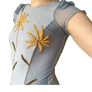 Save the Queen top - Så fin topp från Save the Queen med meshdetaljer. Fri frakt om du köper över 300kr 🎐🧸