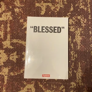 Supreme "Blessed" DVD and Photo Book - Supreme "Blessed" DVD and Photo Book  Ny i original plats  Aldrig öppnad   