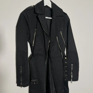 Trenchcoat - Rockandblue - I väldigt fint skick! Nypris 1900kr