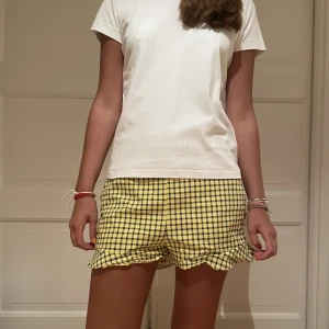 Rutiga Zara shorts🥰 - Superfina rutiga zara shorts!!! Storlek L men sitter som S💛 