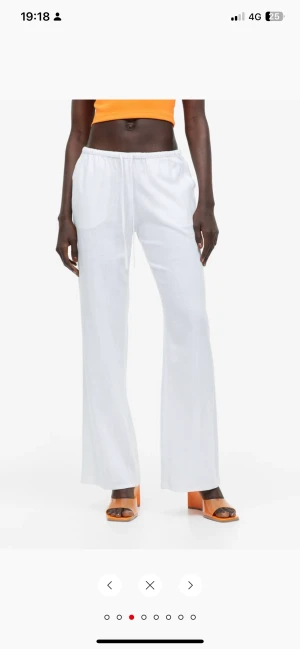 Linnebyxor - Säljer dessa populära linne byxorna från hm! Jag har sytt till dom vid bena så de ska bli längre vilket man kan se på andra bilden☺️💞