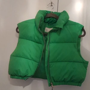 Grön väst  - Croppad fin grön väst  Perfekt i skick