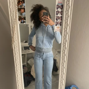 Juicy byxor  - Säljer ett juicy set går såklart att köpa separat också  Byxor -800 men pris sänkans vid snabbt köp  Set-1200