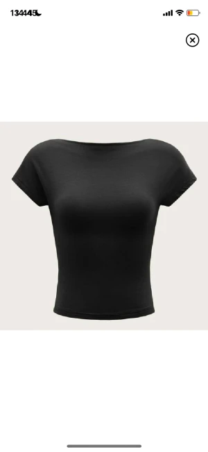 Svart topp med öppen rygg - Säljer denna topp, superfin, frakt tillkommer på 52 kr (spårbar)!💗