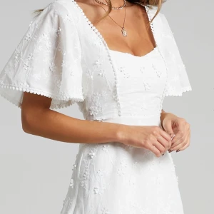 Söker studentklänning - SÖKER denna klänning i storlek 36!!!🙏🏼 skriiiiv till mig om du har eller vet nån som har!🙏🏼