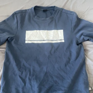 Hugo boss tröja  - Säljer denna Hugo boss tröja för att den inte kommer till användning längre. Nypris 1400, men säljer den  för ungefär 50% billigare. Skick 9/10. Pris går och diskutera 