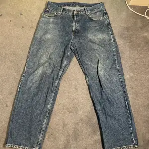 Baggy jeans från Sweetsktbs Storlek: Medium Använda med inga hål eller skador förutom lite slitage längst ner på benet