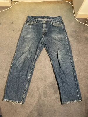 Baggy jeans  - Baggy jeans från Sweetsktbs Storlek: Medium Använda med inga hål eller skador förutom lite slitage längst ner på benet