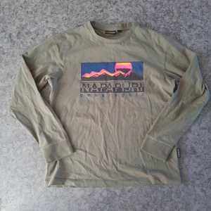 Napapirji tröja stl S. - Oanvänd Napapirji tröja stl S.