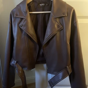 Skinnjacka - Skinnjacka från Bianca X Nelly. Använd fåtal gånger💗