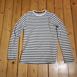 Only & Sons Sweatshirt - Nyskick, aldrig använd. 