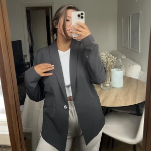 Kavaj - Mörkgrå kavaj! 