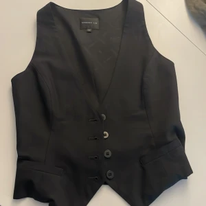 West - West från märken Stockholm. Nyskick!