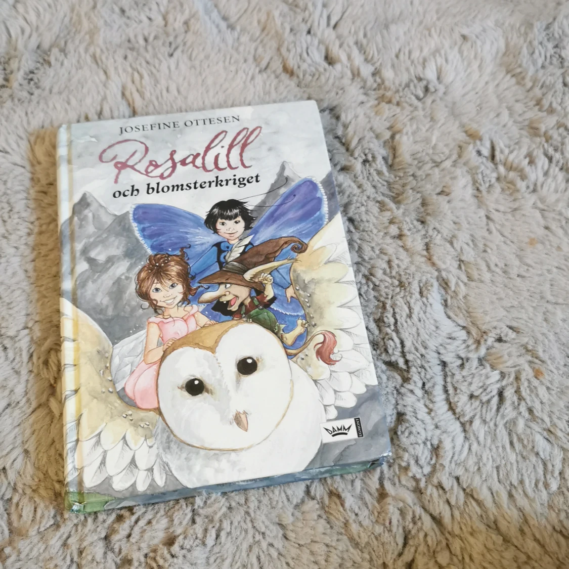 Bok Rosalill och blomsterkriget. 