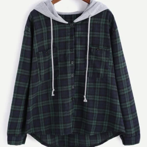 Rutig skjorta med luva - Blå/grön rutig skjorta med grå luva från Shein. Kan bäras öppen som en kofta också. Tunt materia. Storlek M men liten i storleken så passar XS-S. Aldrig använd.