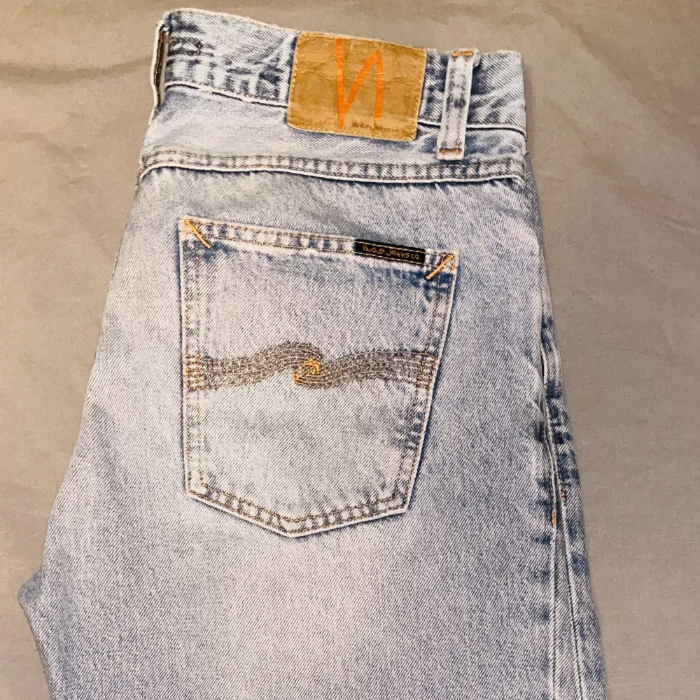 Ett par nudie jeans i fint skick… säljer pga för stora ord pris ca 200€ hör av er kring övriga funderingar✌️mvh. Jeans & Byxor.
