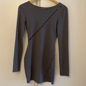 Klänning  - Säljer denna snygga klänningen som är perfekt. Men hittar bara aldrig användning för den. 