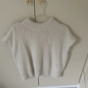 Fluffig väst💗 - Supersnygg fluffig väst perfekt till våren😍😍