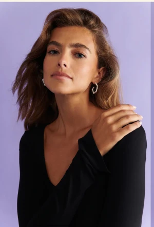 Tröja💋 - Säljer denna fina gina tröjan som jag köpte för 250❤️ säljer den endast för den inte kommer till användning ❤️ fint skick och allt. Nyköpt och använd 1 gång