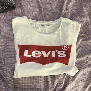 Levis t shirt, använd några gånger men bra skick på den, stl S