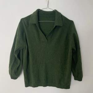 Grön tröja 100% ull. Väldigt bra skick, knappt använd! 