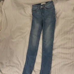 Blåa oanvända jeans från Ellos i storlek 36