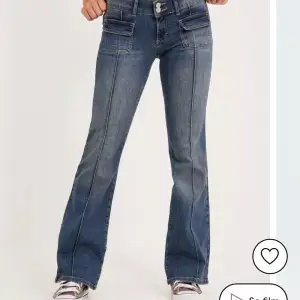 Säljer dessa snygga jeans då jag köpte två par. Helt oanvända 