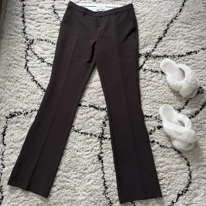 kostymbyxor  - bruna kostymbyxor i nyskick 