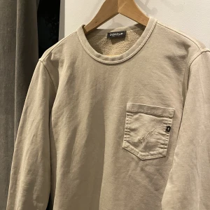 DONDUP tröja. - DONDUP tröja köpt på. United- fashion Mjuk, bekväm och stilig.