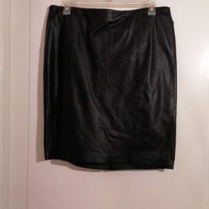 STOCKH LM äkta leder kjol använd 3 gånger nästan ny