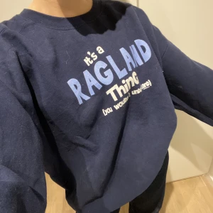 Sweatshirt  - Snygg sweatshirt från beyond retro! I gott skick.