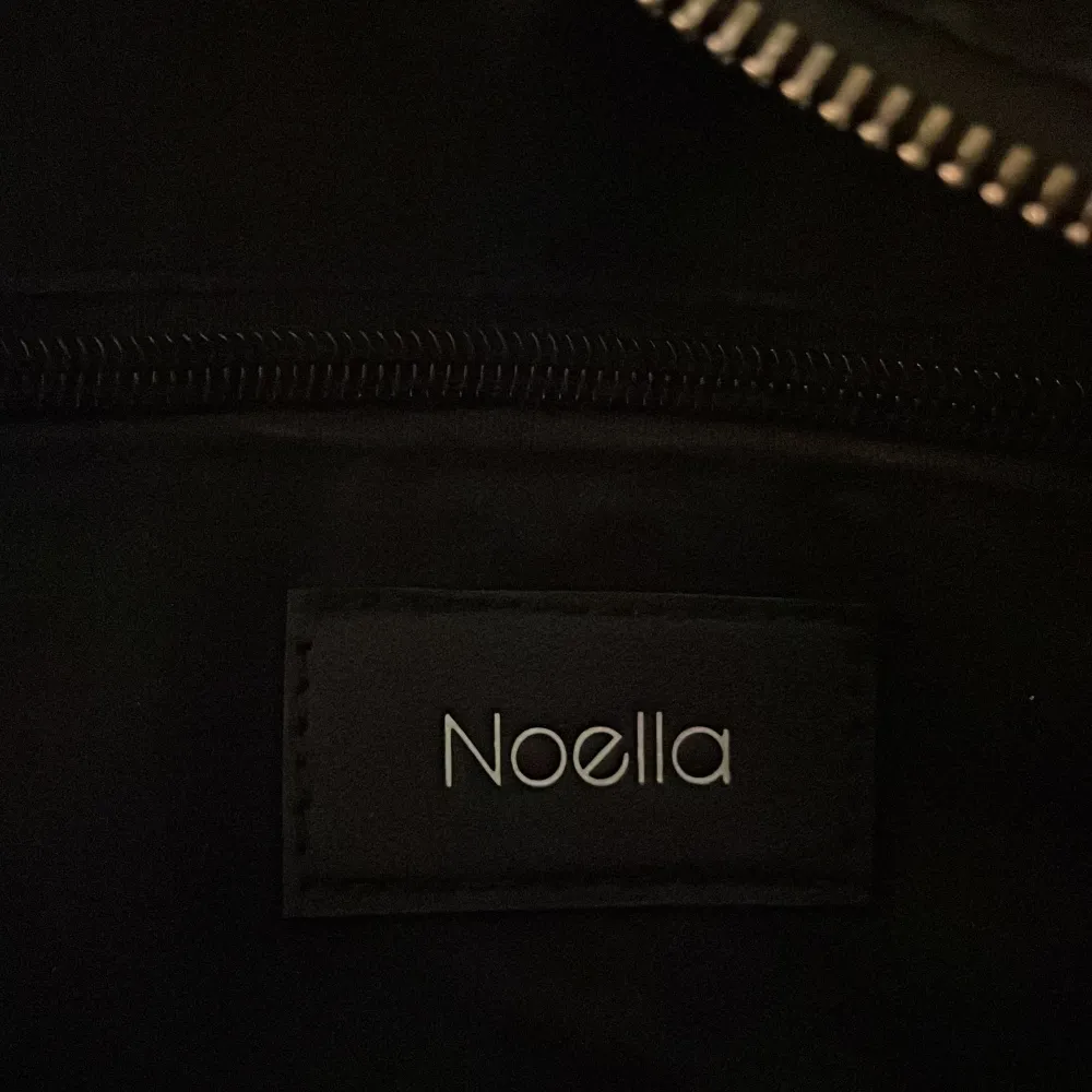 Jättefin Noella väska som jag köpte på plick förra året för 500kr!! Nypris 749kr Långa bandet medföljer. Väskor.