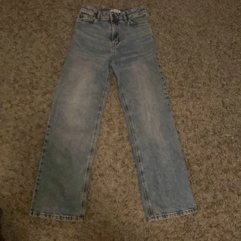 Storlek 140 (9-10 år). Jeans & Byxor.