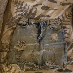 Kjol - Kjol från new yourker som använts flitigt men inget fel på den❤️